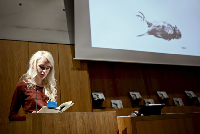 BOKTRIUMF: Linnéa Myhre leser fra debutboka «Evig Søndag» under lanseringen av TidenNorsk Forlags høstliste i 2012. Foto: NTB scanpix BOKTRIUMF: Linnéa Myhre leser fra debutboka «Evig Søndag» under lanseringen av TidenNorsk Forlags høstliste i 2012. Foto: NTB scanpix